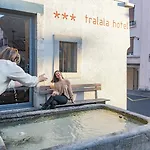 Tralala Hotel 3*